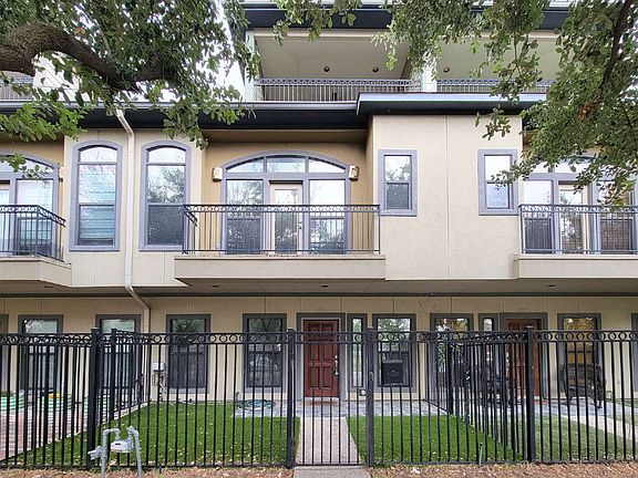 2nd image of 1115 Saint Charles St