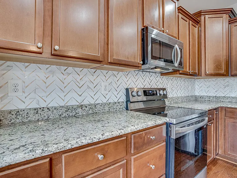 2895 Sedgemore Pl — Photo 12