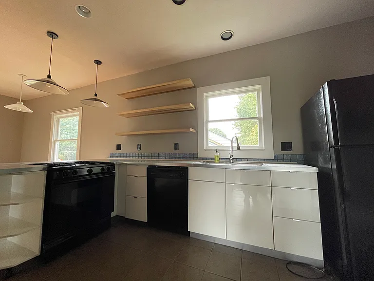 1407 N Winchell St — Photo 24