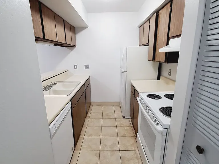 Sugarbush Apartments — Photo 169