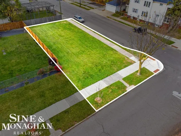 1269 Wayburn St, Grosse Pointe, MI 48230
