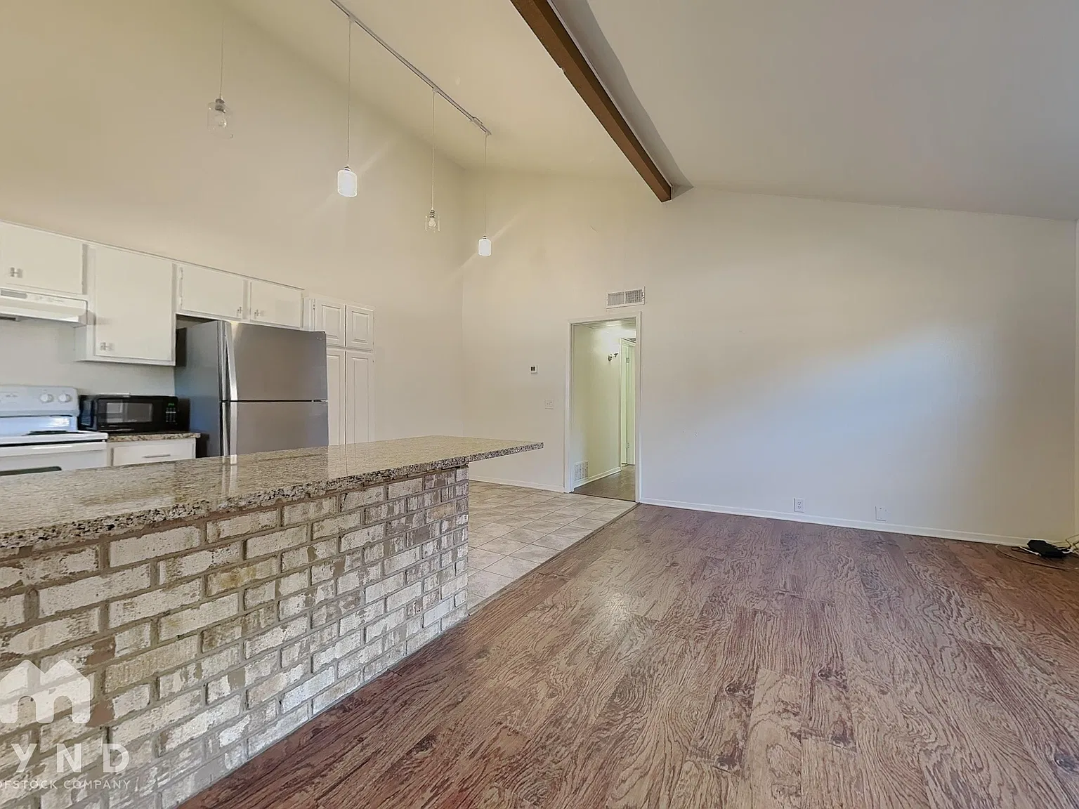 2 bed, 2.0 bath, 900 sqft, $1,599 — Photo 3