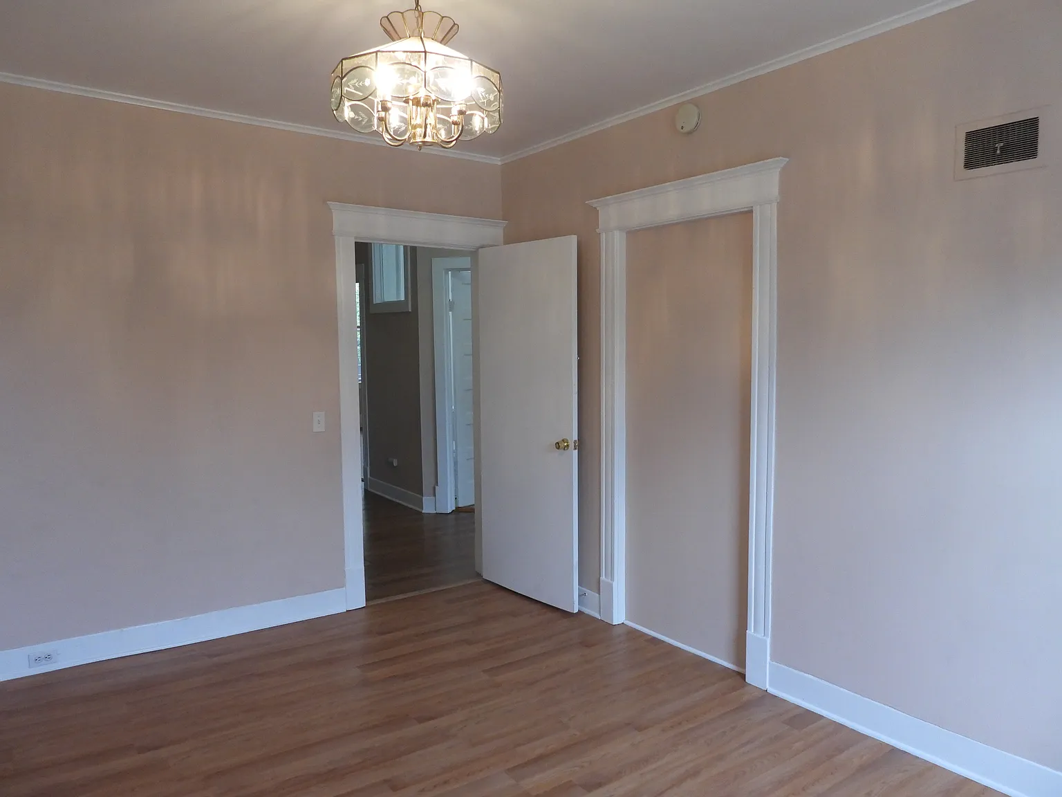 2 bed, 1000 sqft, $1,150 — Photo 1