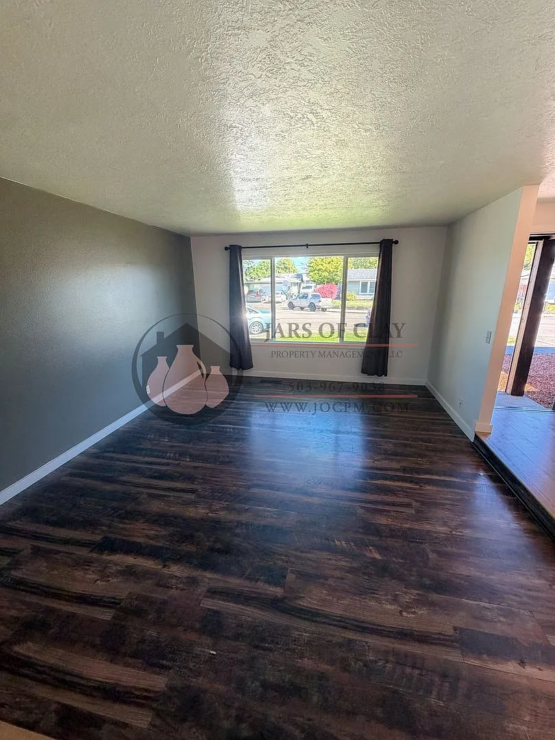 Updated 3 Bed / 2 Bath Salem Home with Central A/C, Fenced Yard & Included Landscaping! — Photo 4