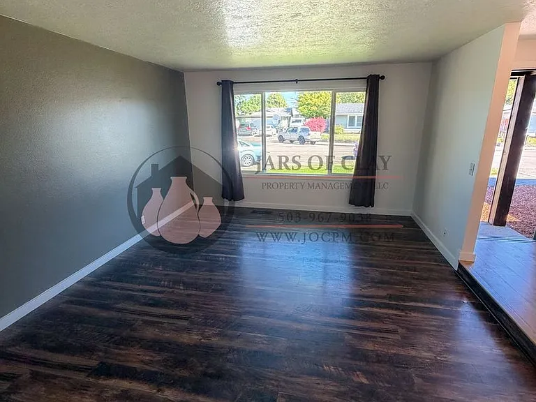 3862 Doloris Ct NE — Photo 4