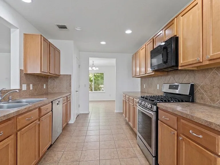 1121 Sweet Gum Dr — Photo 10