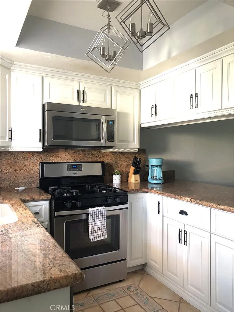 2 bed, 991 sqft, $2,450 — Photo 3