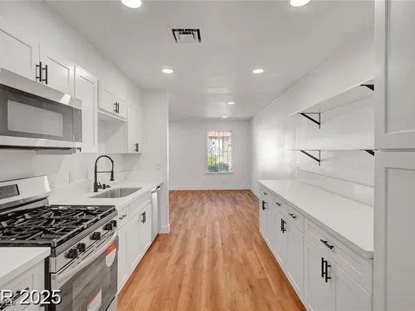 3907 Torsby Pl, Paradise, NV 89119