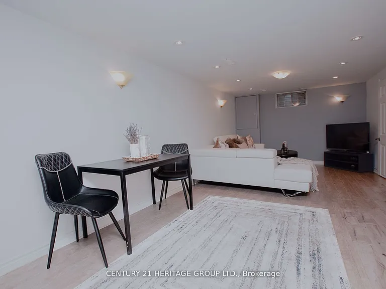16 Lisburn Cres #BASEMENT — Photo 9