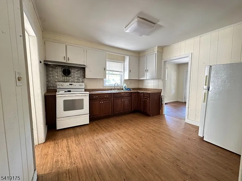 2 bed, 1.0 bath, $2,500 — Photo 3