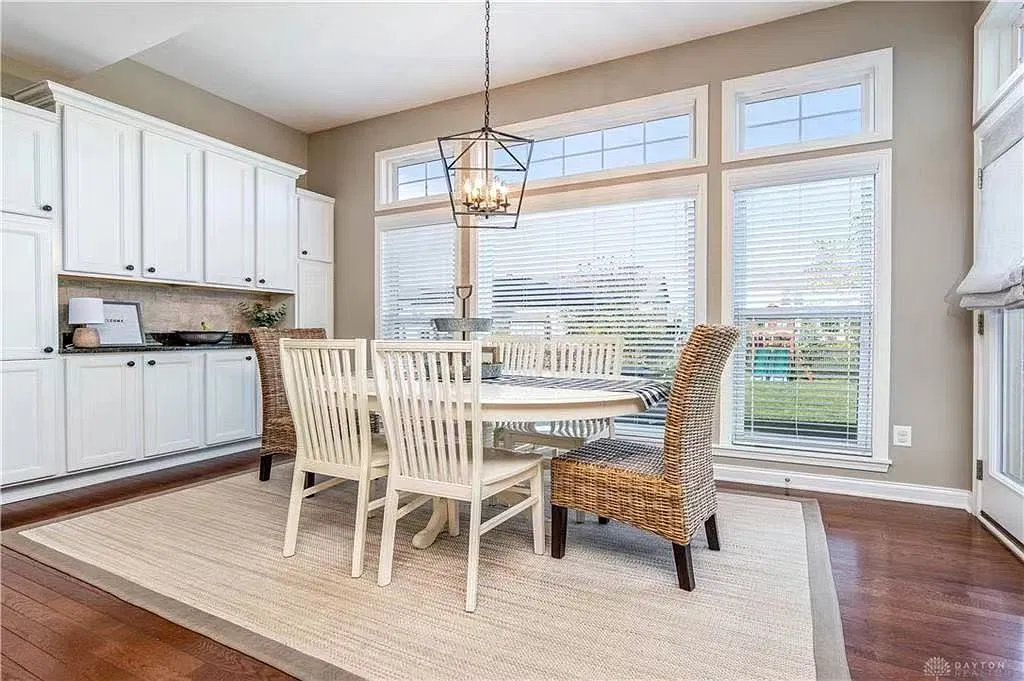 4 bed, 2696 sqft, $3,500 — Photo 4