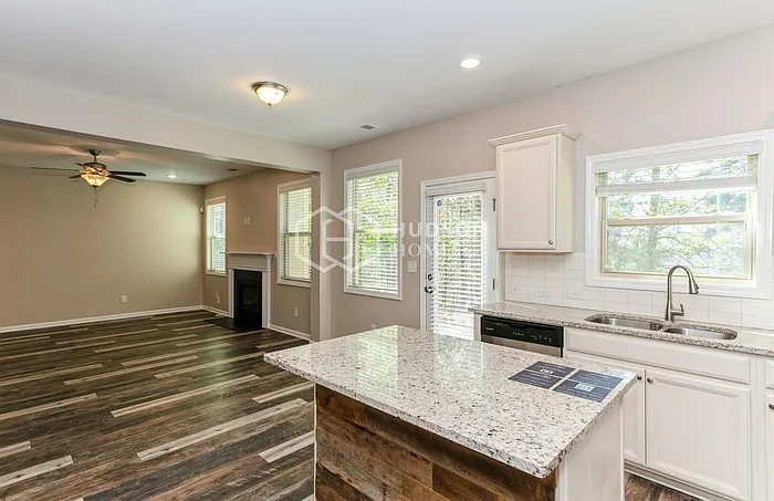 319 Lanier Ct — Photo 11
