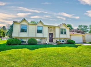 6059 Stockbridge Commons Trl, Grand Blanc, MI 48439
