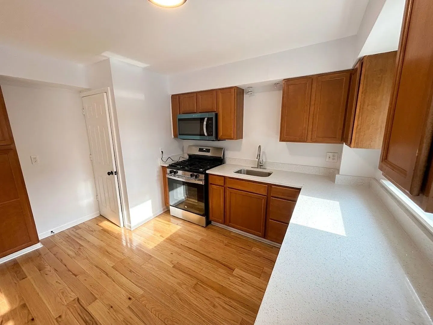 Updated Rental - Carnegie — Photo 3