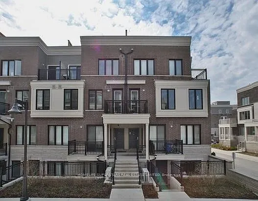 70 Eastwood Park Gdns #Townhouse 4 — Photo 1