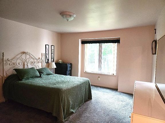 5th image of 1290 Fox Farm Dr