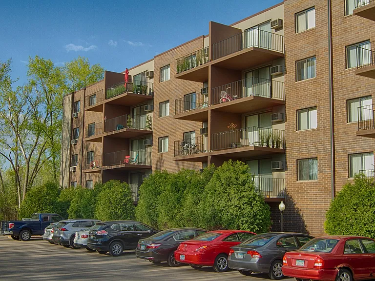 Creek Point Apartments — Photo 1