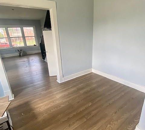 3rd image of 1406 Elliott St