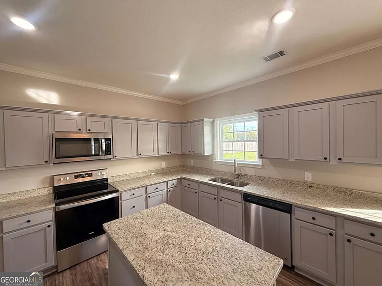 117 White Oak Dr — Photo 3