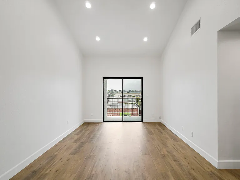 1410 Coronado Ave #8 — Photo 4