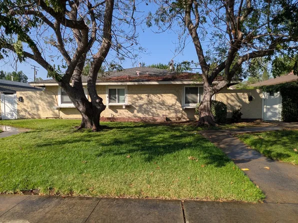 2577 E Sycamore Dr, La Verne, CA 91750