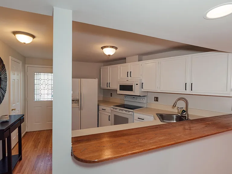 1664 Whisperhill Dr — Photo 5