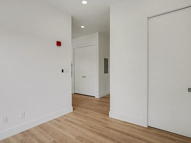 2217 N Fitzhugh Ave #302 — Photo 6