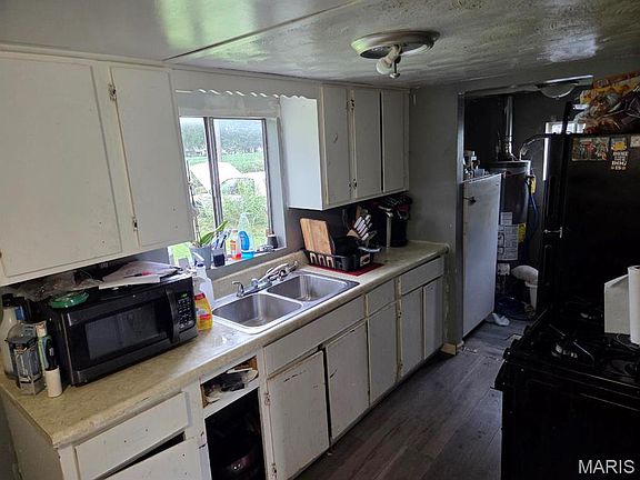 4th image of 311 W 7th St