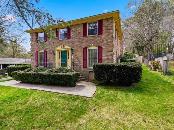 203 Auburn Dr, Dalton, GA 30720