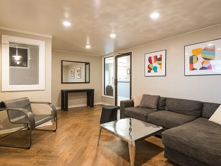 Village Gardens Apartments — Photo 9