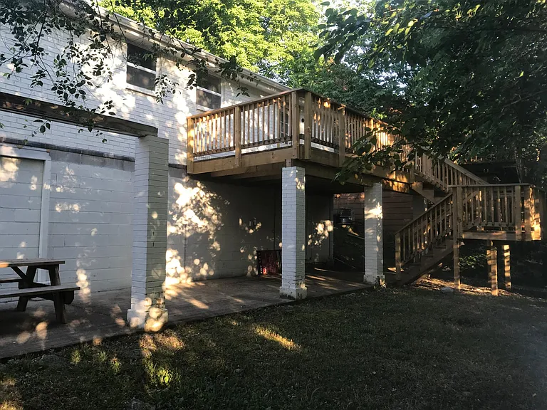 16 Peachtree St — Photo 17