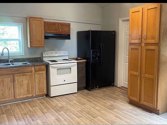 5th image of 209 Willow St