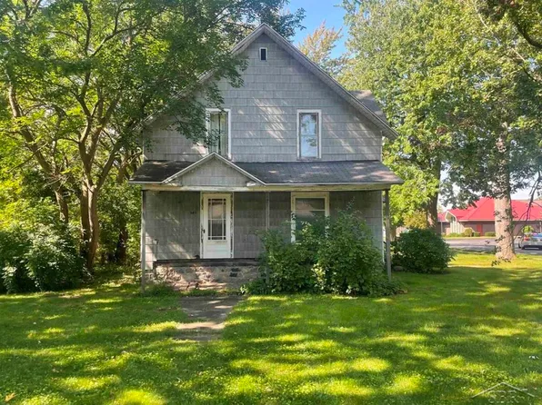 204 4th St, Breckenridge, MI 48615