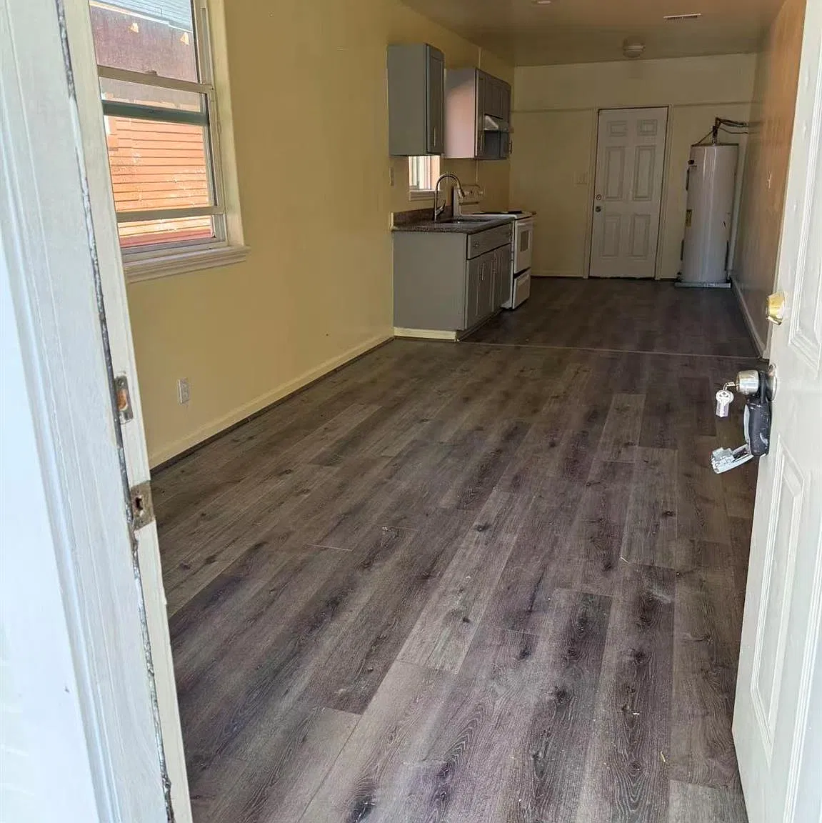 2 bed, 1.0 bath, 680 sqft, $950 — Photo 2