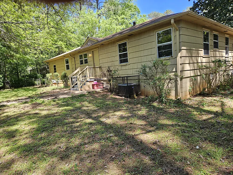 908 Charles Ct — Photo 11