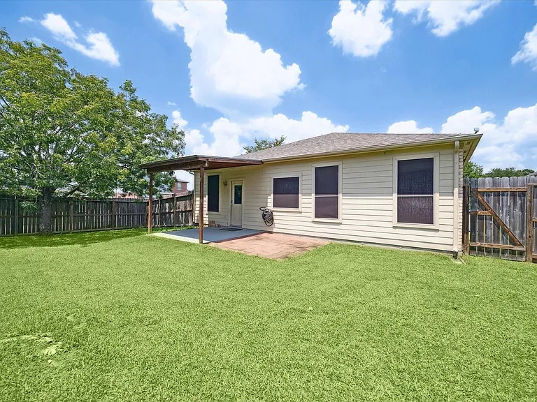 22035 Holly Branch Dr — Photo 10