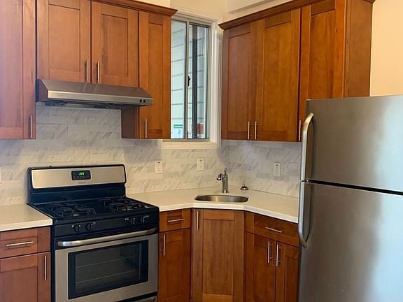 2nd image of 1425-1427 Clay St #1