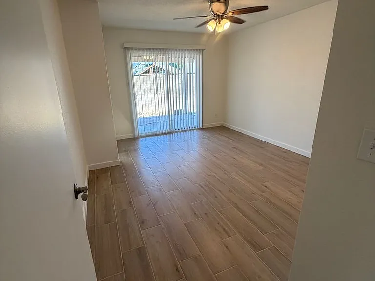 12658 N 42nd Ave — Photo 18