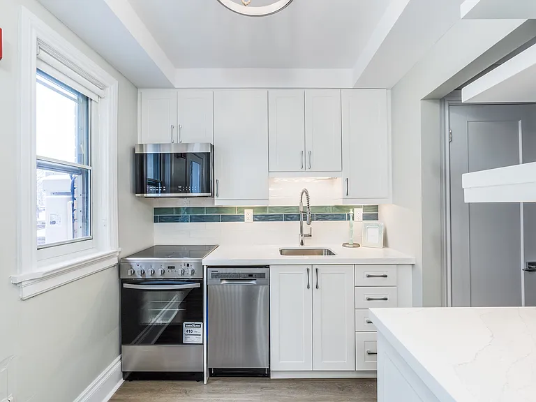 1 Kingswood Rd #1 — Photo 5