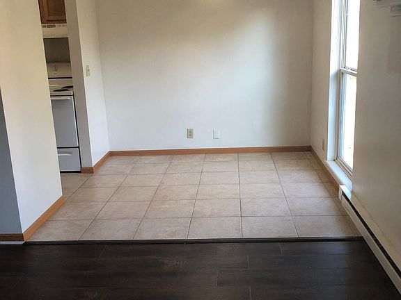 4th image of 1005 Quail Dr APT 212