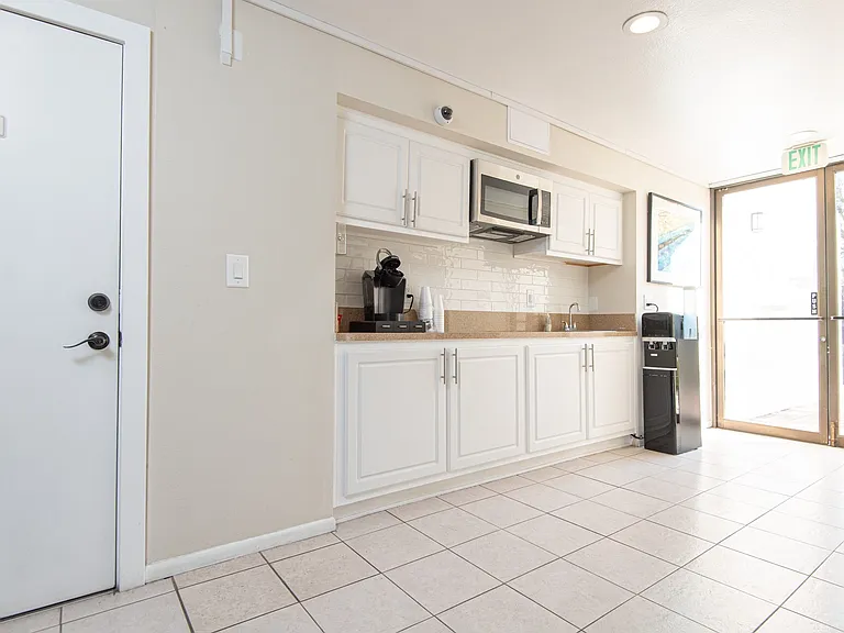 Evria Claremont Apartments — Photo 14