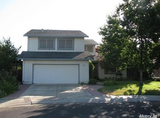 800 Treasure Ln, Manteca, CA