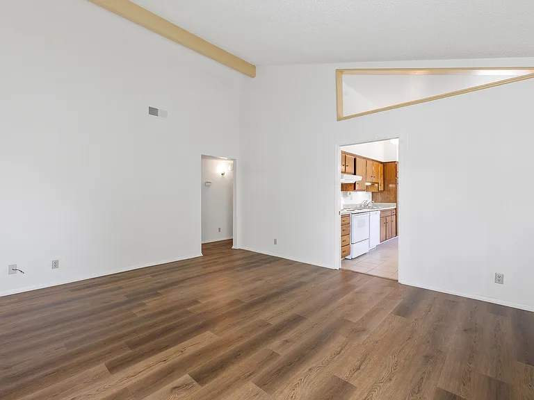 841 Landsford St — Photo 8