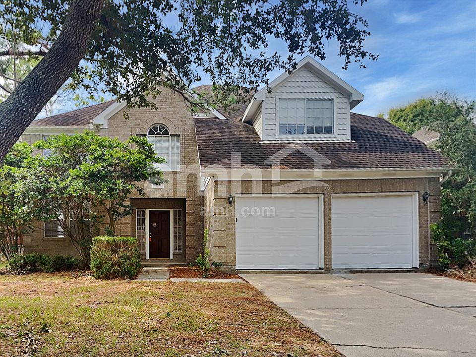1st image of 215 Harwood Dr