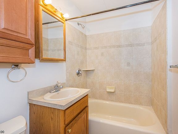 5th image of 395 Park St #395J