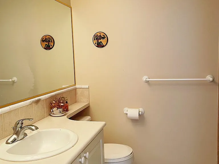 5615 Hampton Pl #402 — Photo 11