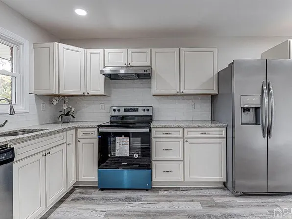 19 Melville Rd, Edison, NJ 08817