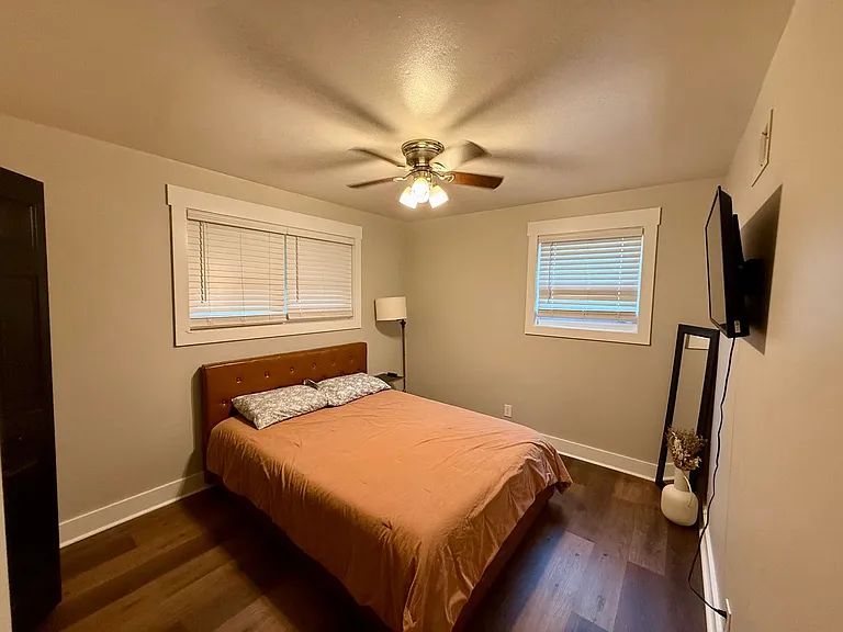 1824 Rosemond Ave — Photo 9
