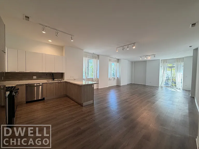 2500 S Wabash Ave #201 — Photo 8
