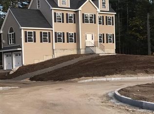 8 Sophia Dr, Dracut, MA 01826